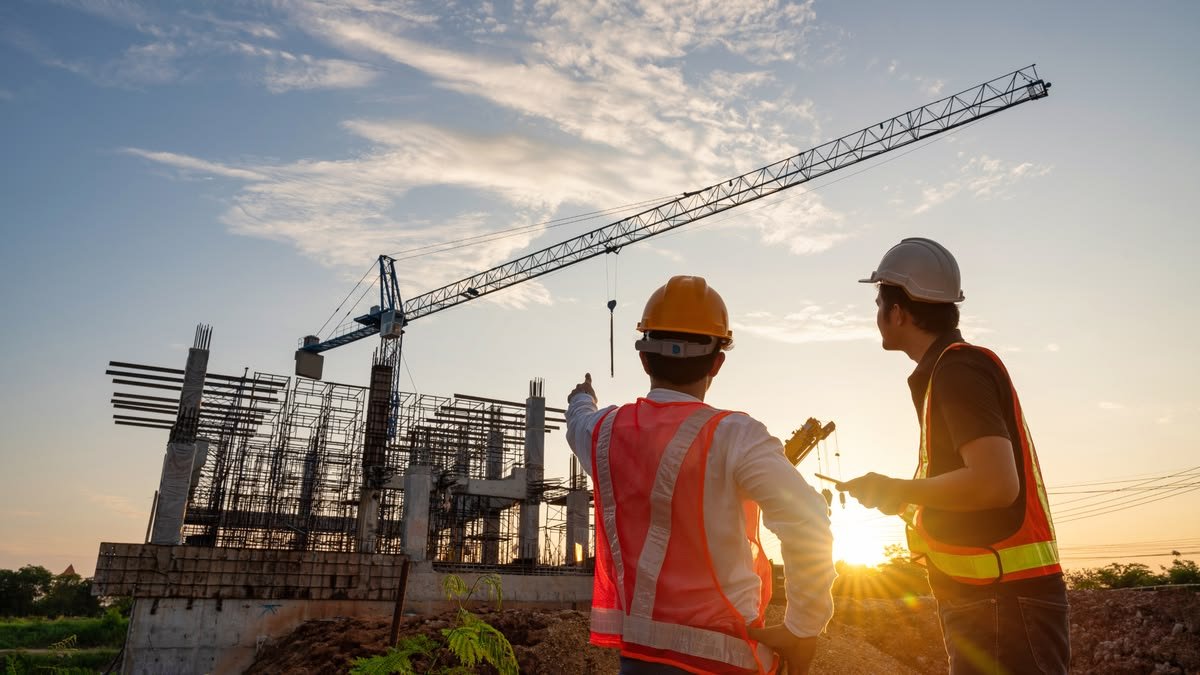 Site engineer and contractor discussing the project at a construction site